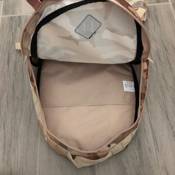 Nike SB Icon AOP D Camo Backpack Desert Camo - Picture 7 of 8